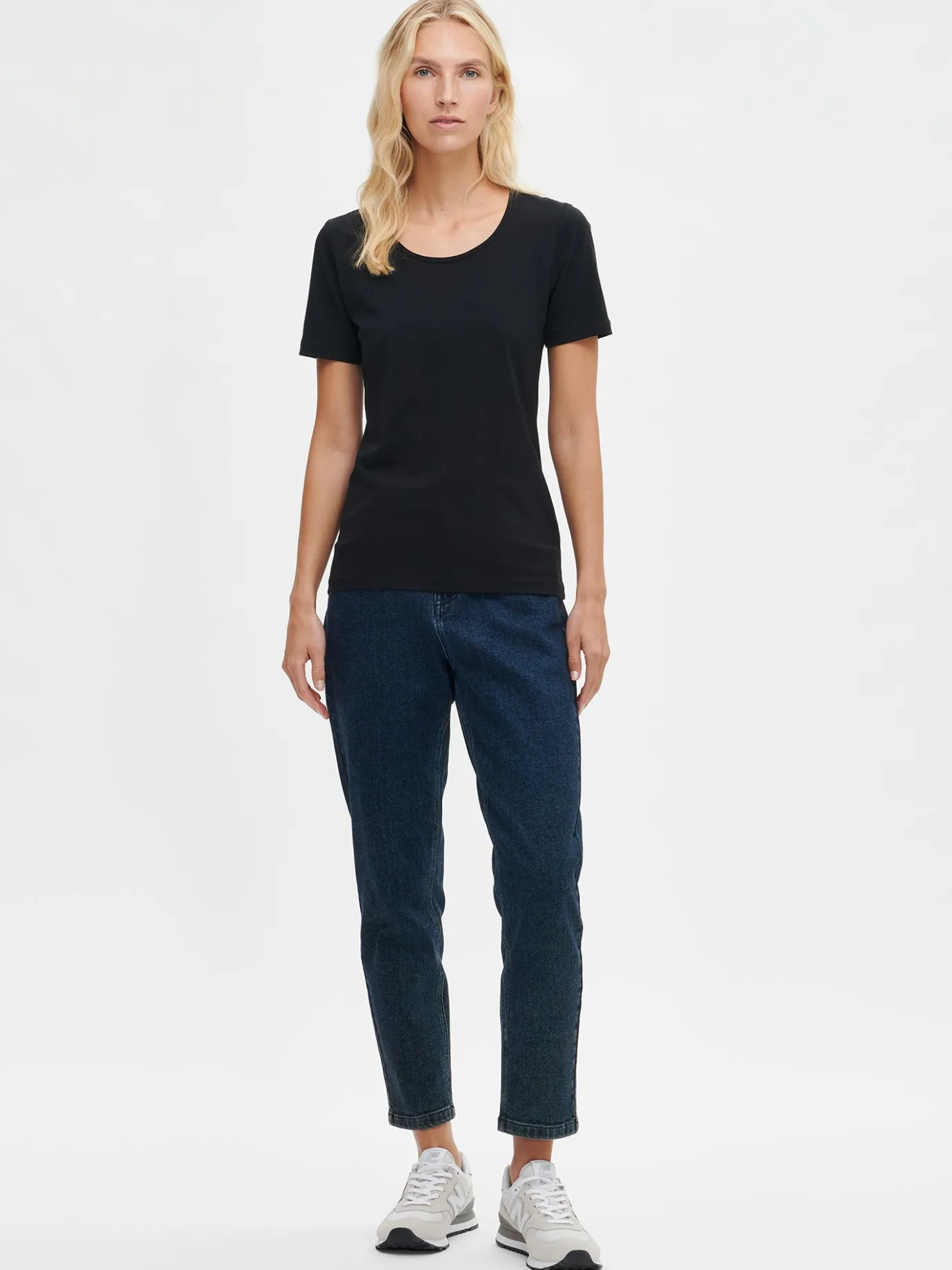 Basics|Paidat Ja Tunikat-Nanso BASIC t-paita - Musta